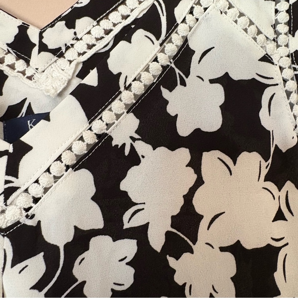Kaari Blue Navy and White Floral Blouse - Picture 2 of 4